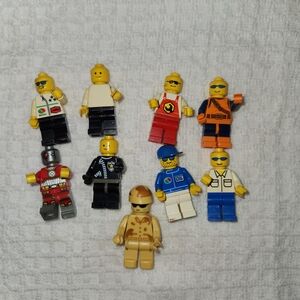 LEGO mini Figurines Lot Of 9